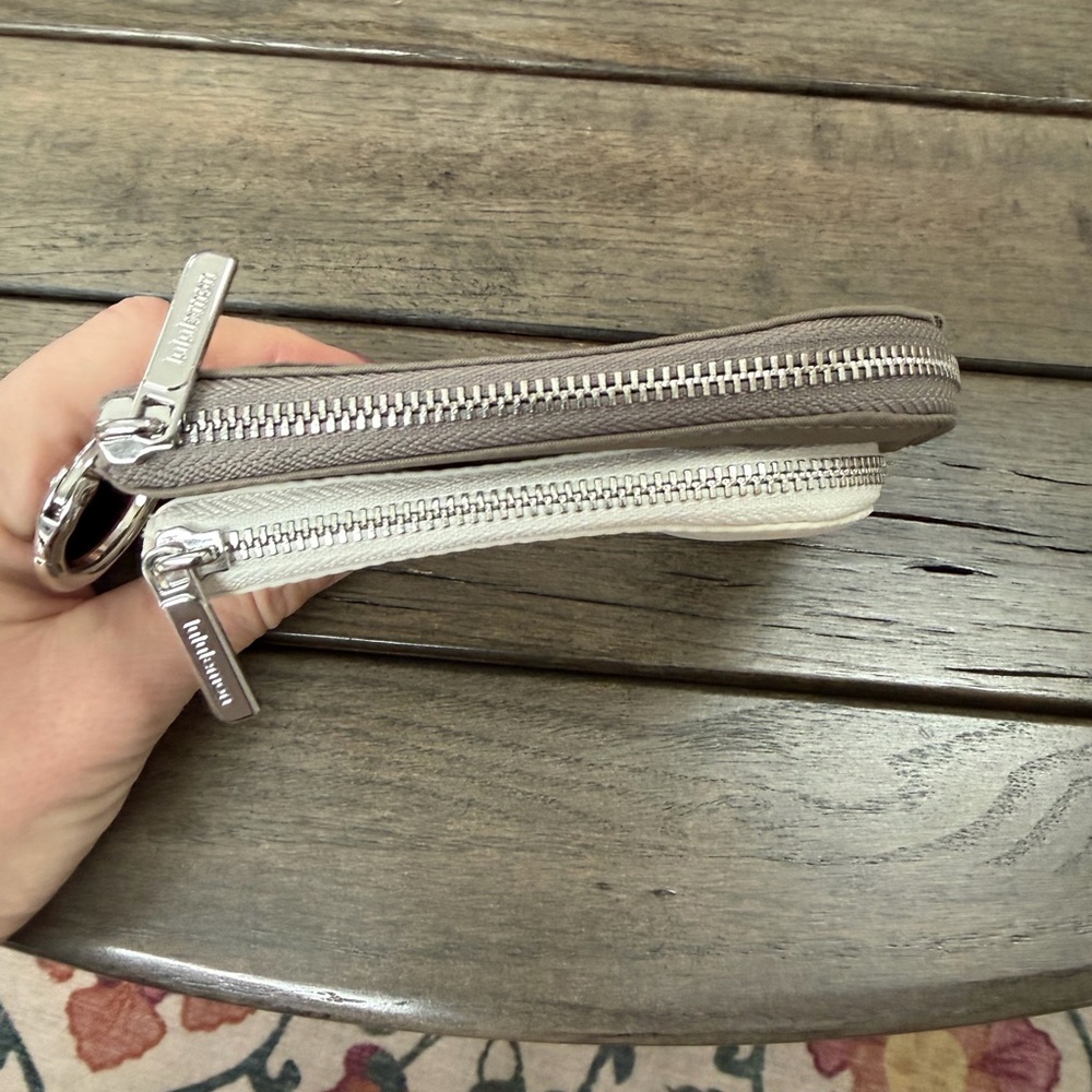 Lululemon Dual Clippable Card Pouch - Picture 3 of 8